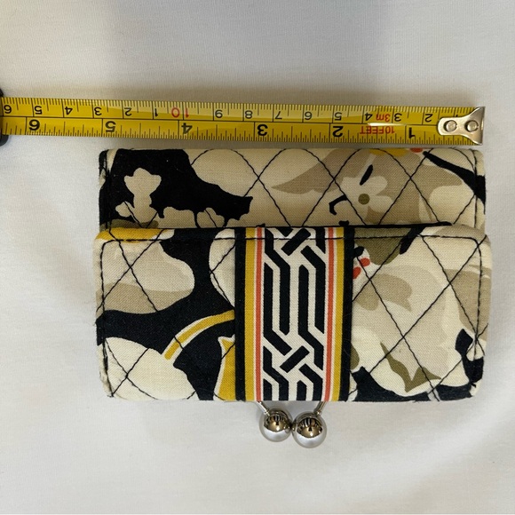 Vera Bradley Quilted Wallet in Black, Yellow, and Cream Dogwood KISS-n-Snap - Picture 8 of 9